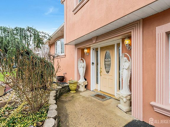 3rd image of 8 Monaghan Rd