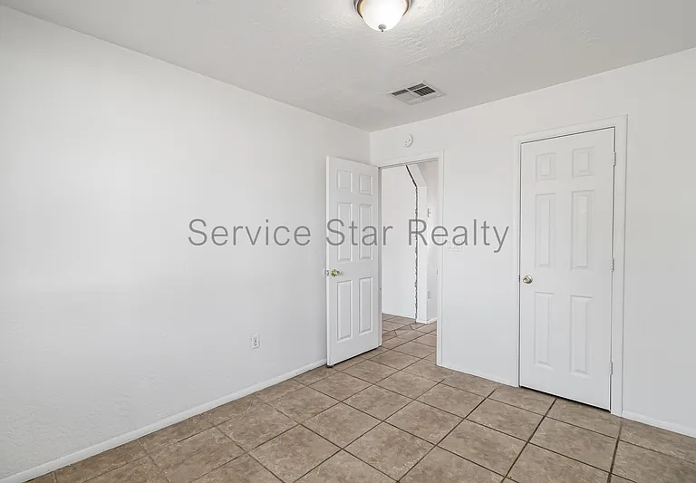 1158 W Hillview St — Photo 10
