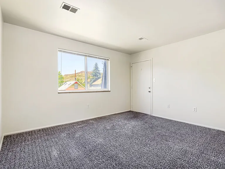 521 16th St #4 — Photo 7