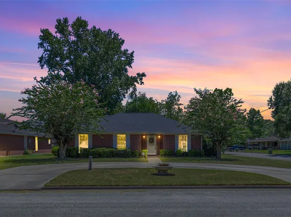 2402 Holly St, Liberty, TX 77575