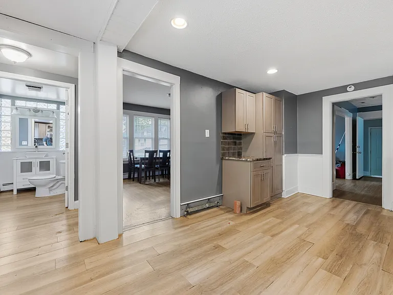 2 Oakland Ave — Photo 17