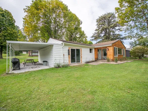 6109 Vale View Dr SW, Sherrodsville, OH 44675