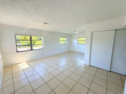 432 NW 42nd St #4 Photo 1