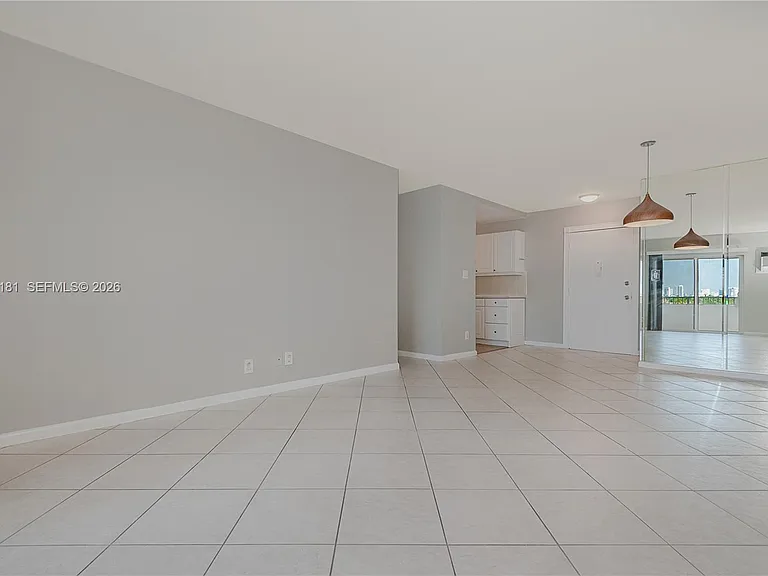 200 S Birch Rd #604 — Photo 9