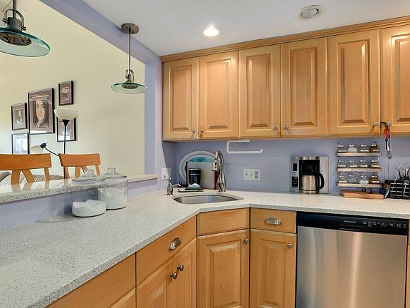 5th image of 94 Shore Drive W #4112