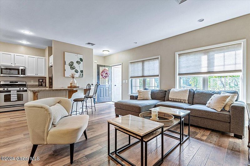 4th image of 17 Lancaster Place