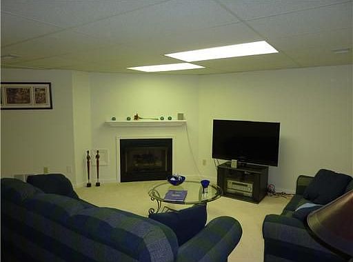 Family Room w Fireplace