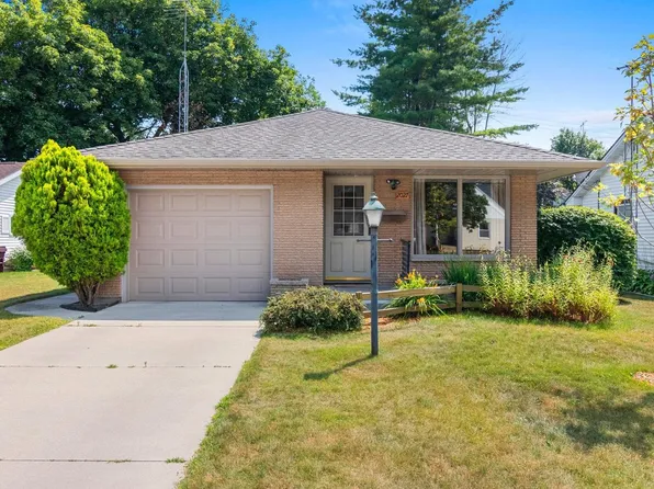 2027 Markham STREET, Manitowoc, WI 54220