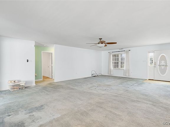 4th image of 20031 Sussex Dr