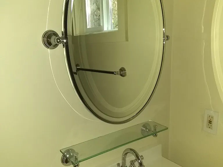 TASTEFUL BATHROOM VANITY