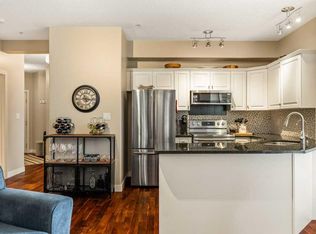 2419 W Erlton Rd SW #204, Calgary, AB T2S3B8