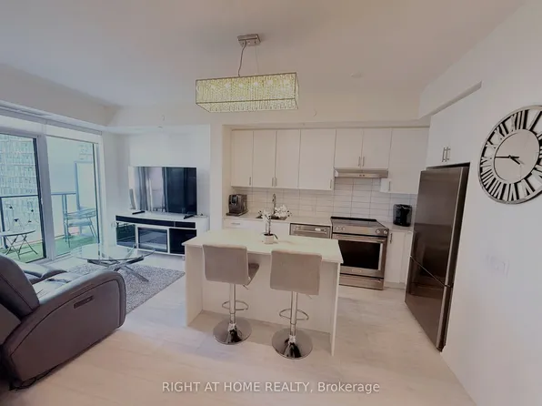 9000 Jane St #1704, Vaughan, ON L4K 0M6