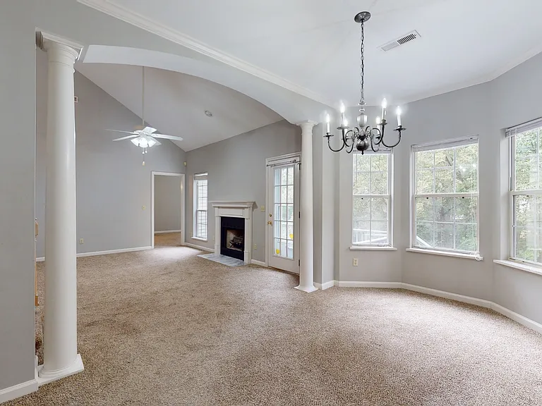 629 Magnolia Ln — Photo 4
