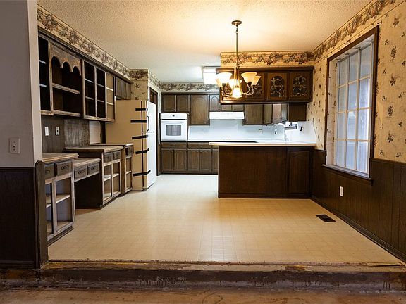 5th image of 5125 SE 51st St