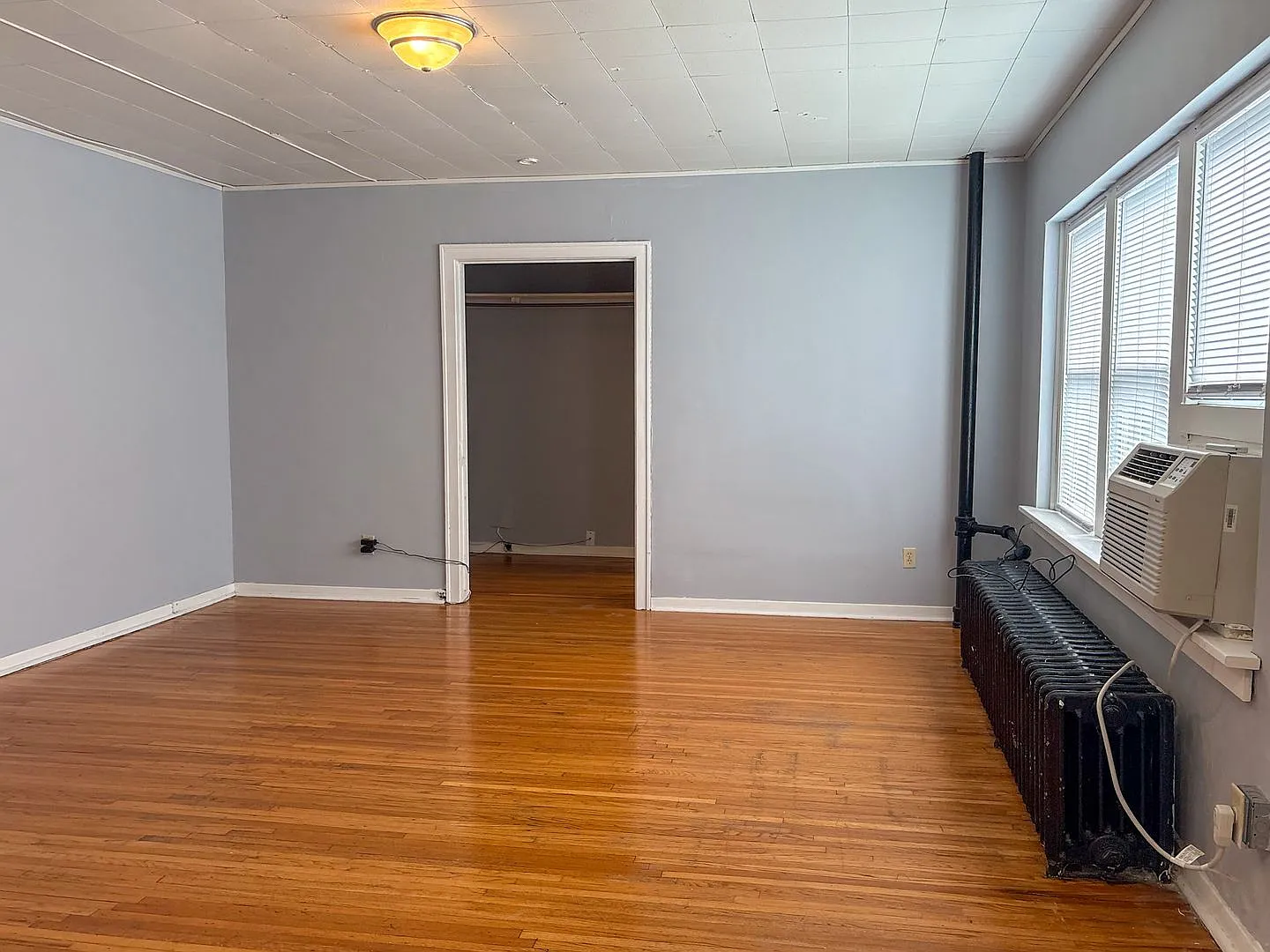 648 S 12th - 12H Apartments — Photo 4