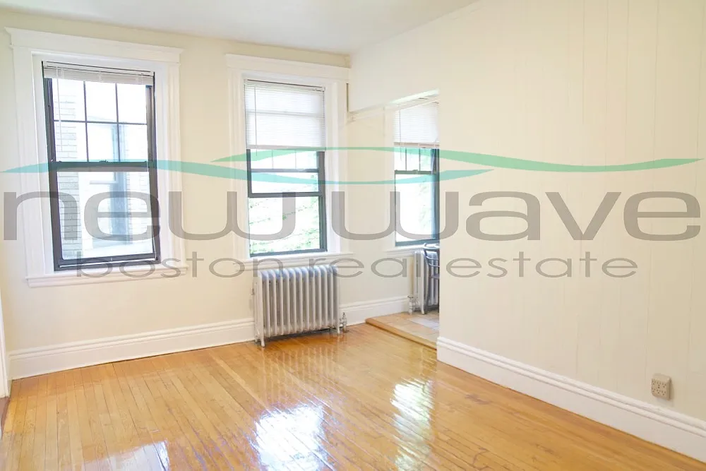Studio, 300 sqft, $2,400 — Photo 1