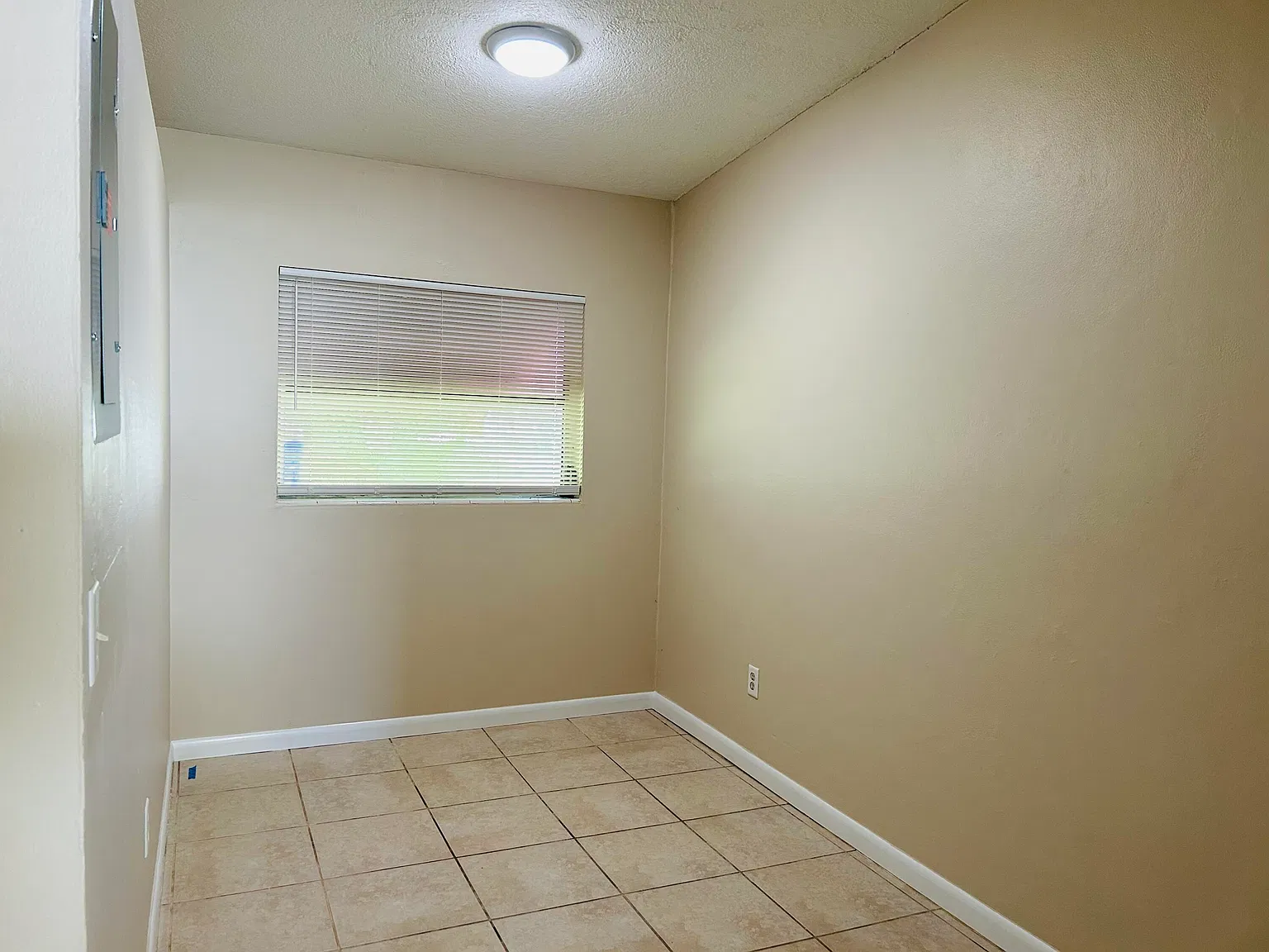 2 bed, 1.0 bath, 784 sqft, $1,650 — Photo 4