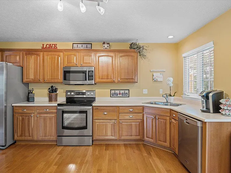 531 Village Green Blvd W — Photo 11