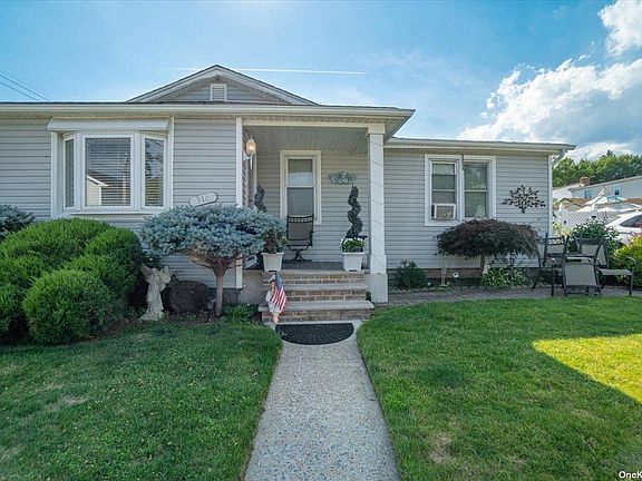 3rd image of 310 Evans Ave
