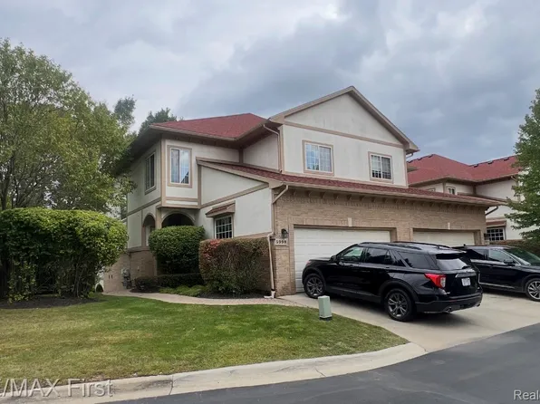 5998 Bella Vista Dr, West Bloomfield, MI 48322