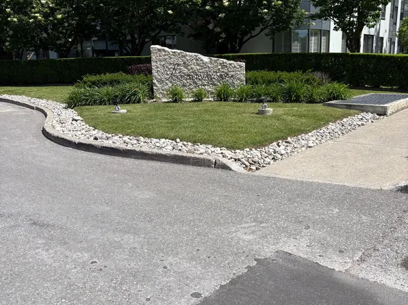 333 Clark Ave W #412, Vaughan, ON L4J 7K4