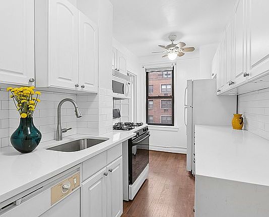 5th image of 321 E 54th St APT 9B