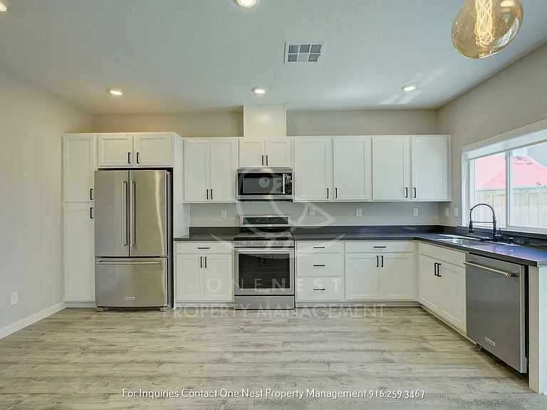 968 Franklin St — Photo 11