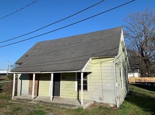 18 9th St, Greer, SC 29651