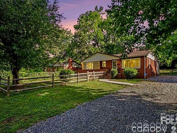 4th image of 3960 Bristol Dr