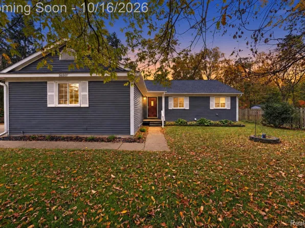 5150 Carroll Lake Rd, Commerce Township, MI 48382