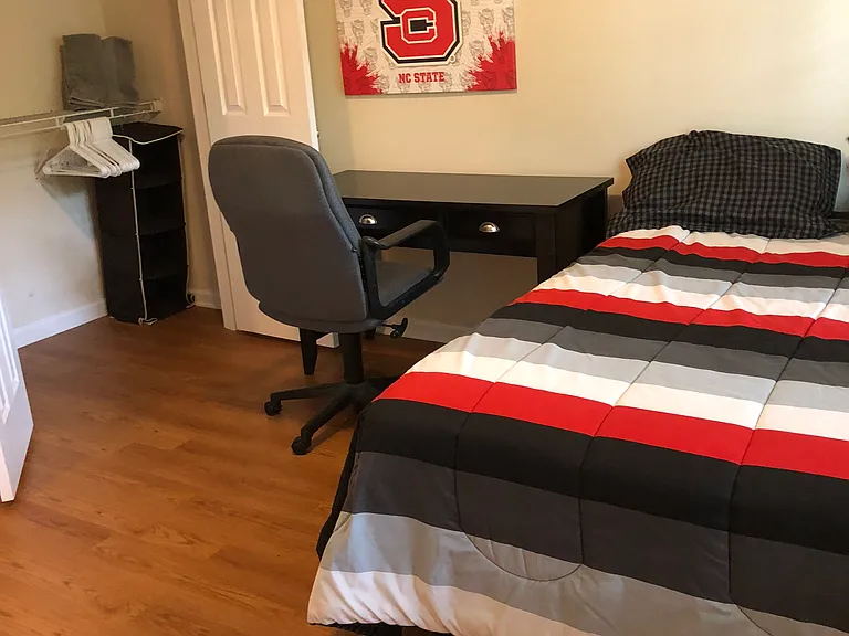 2nd floor bedroom with 6 foot closet & attached bathroom.