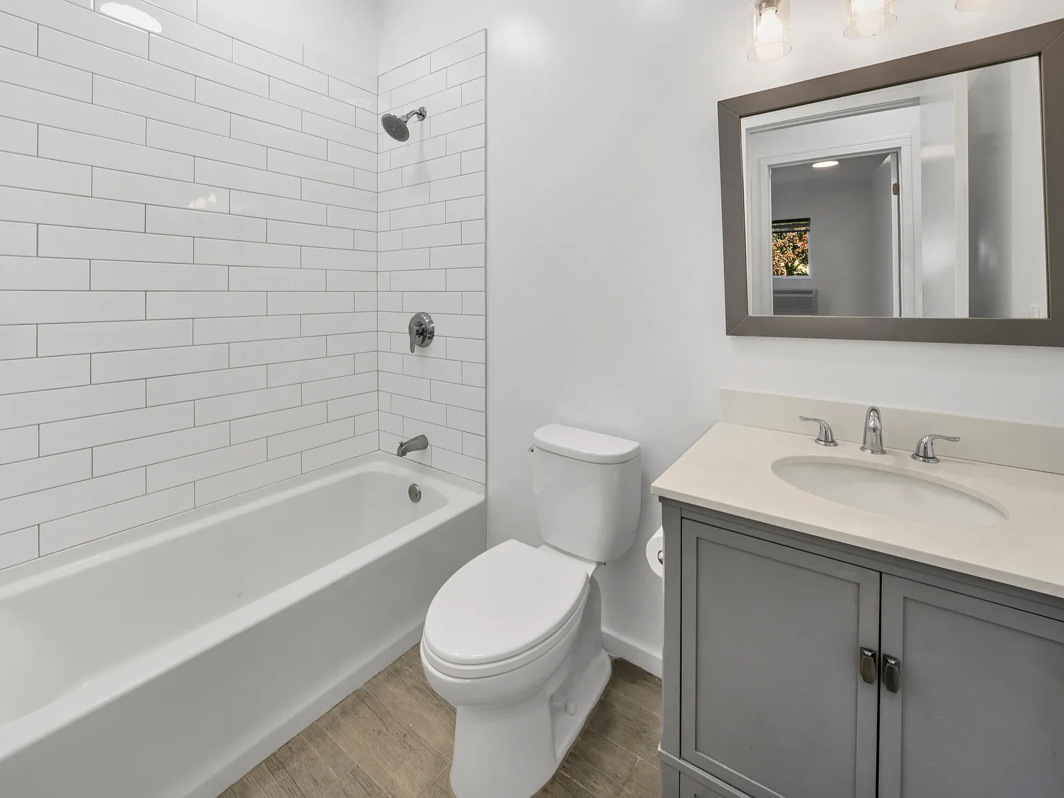1070 River Road Apartments — Photo 4