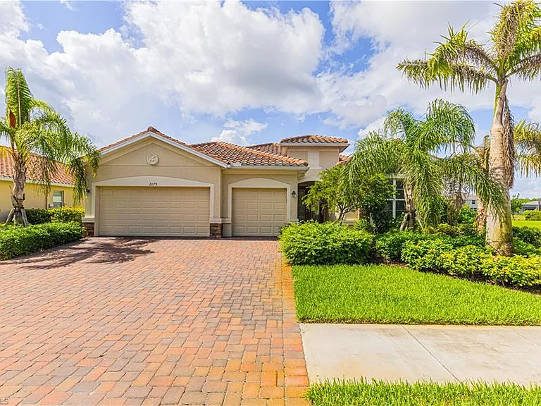 2079 Vermont Ln — Photo 4