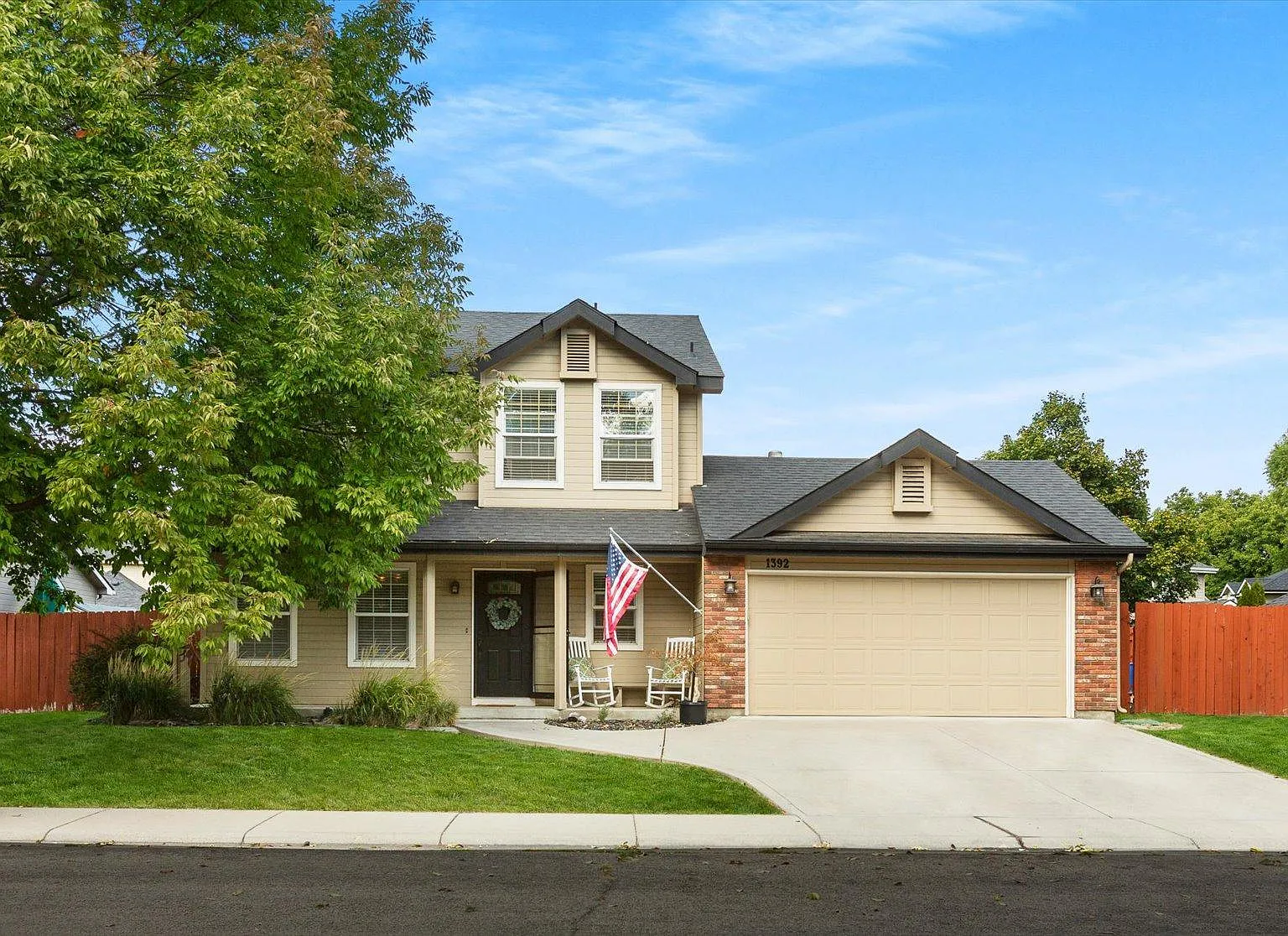 4 bed, 2.5 bath, 1576 sqft, $6,400 — Photo 3
