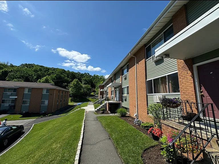 Waldron Ave — Photo 15