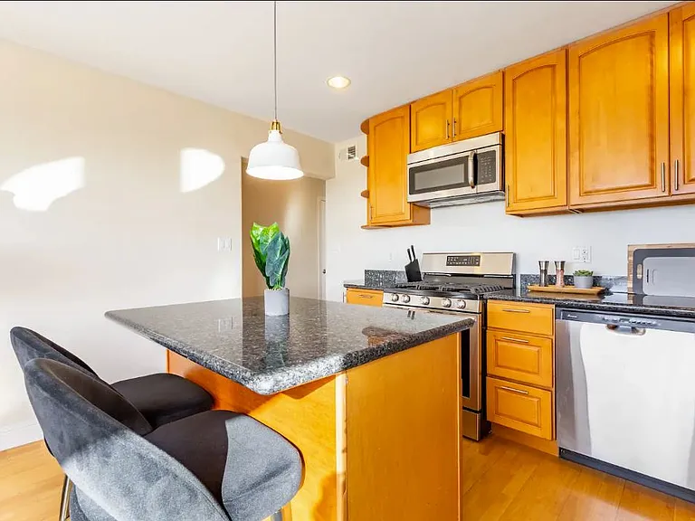 2690 Great Hwy #206 — Photo 8