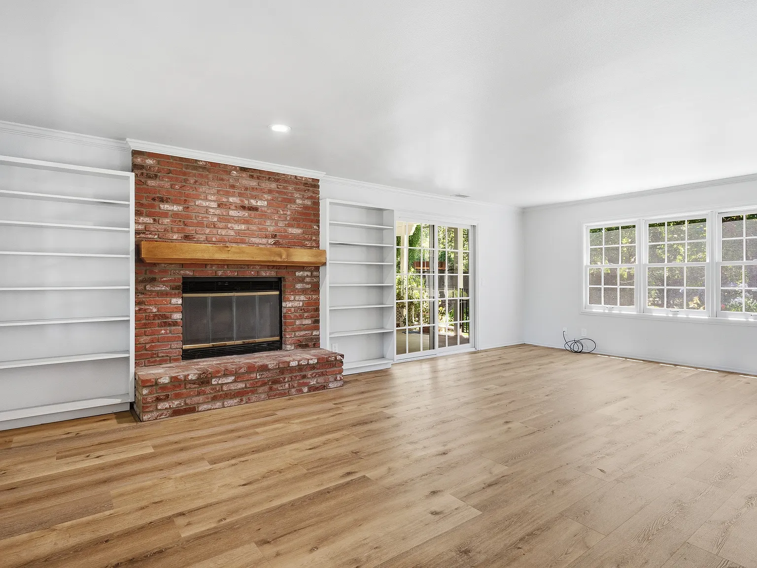 3 bed, 2.5 bath, 2146 sqft, $6,000 — Photo 3