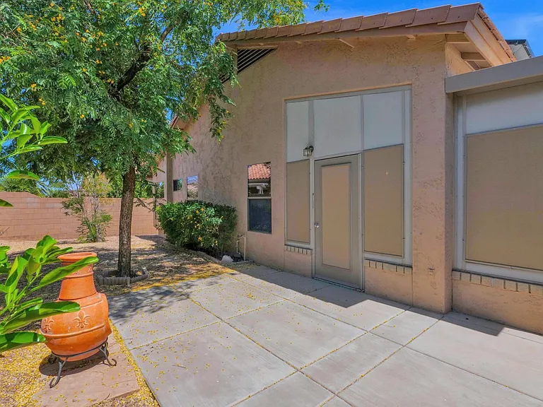 18166 W Camino Real Dr — Photo 25