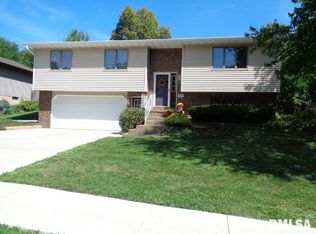 821 Robin Rd, Muscatine, IA 52761