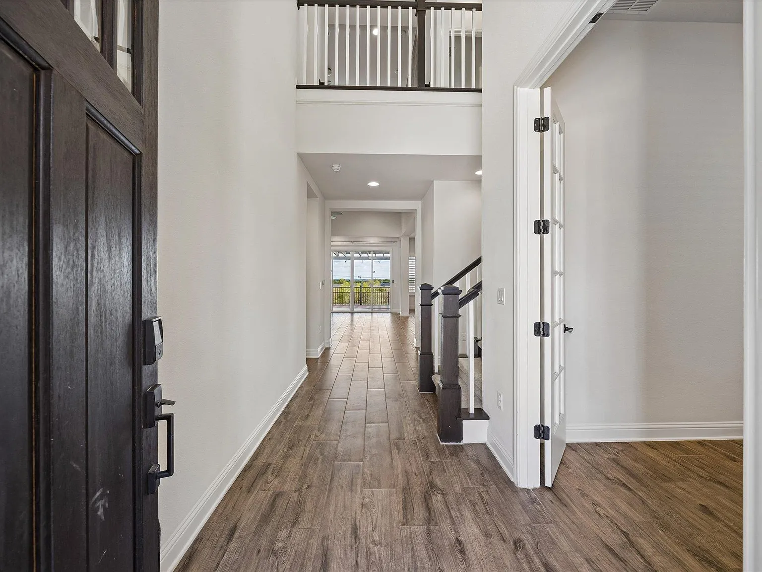 4 bed, 3.5 bath, 3055 sqft, $4,100 — Photo 2