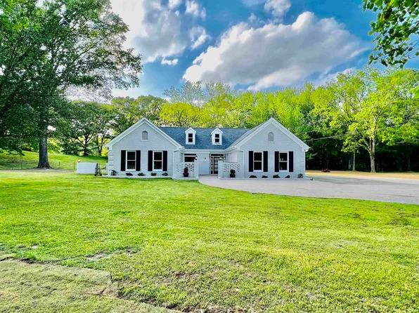 521 Oak St, Somerville, TN 38068