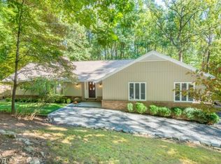 21 E Fox Chase Rd, Chester, NJ 07930