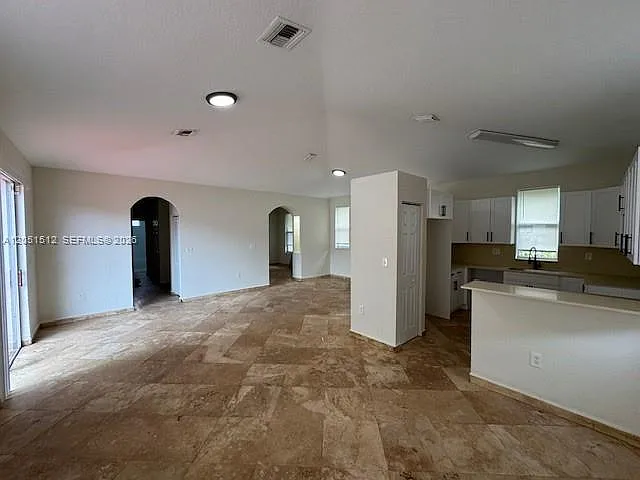 21733 Ingraham Ave — Photo 4