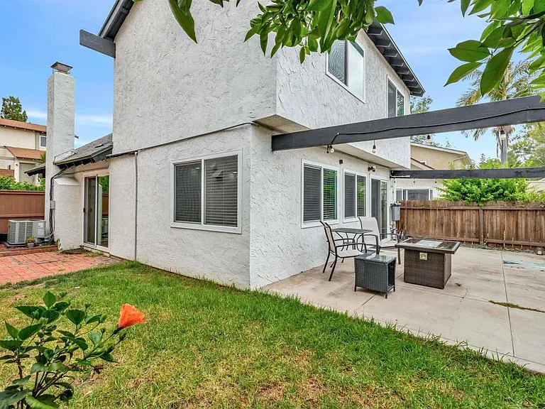 10618 Esmeraldas Dr — Photo 28