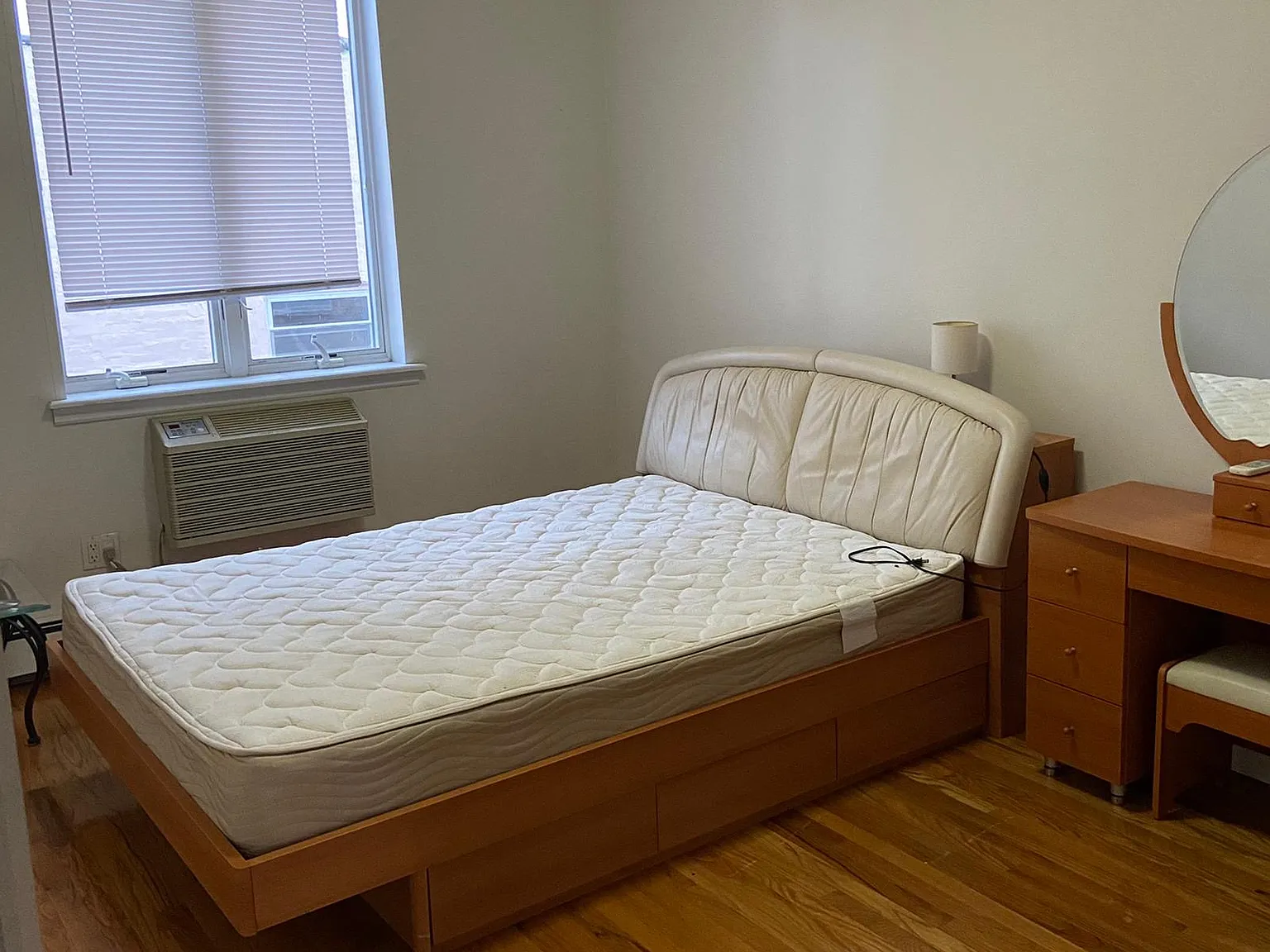 3 bed, 1050 sqft, $3,300 — Photo 3