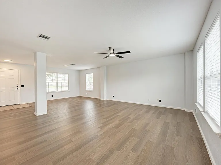 125 Holland St — Photo 11