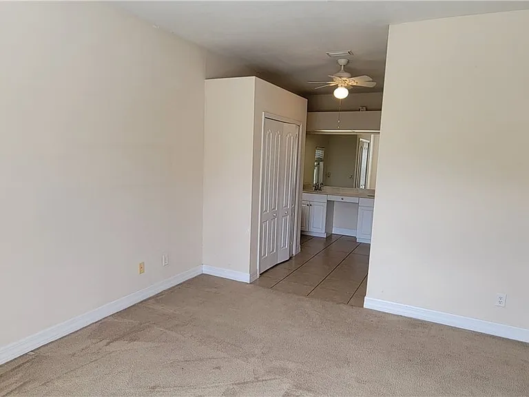 902 SW 21st Ln — Photo 15