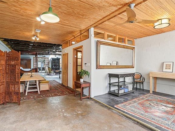 4th image of 833 Montegut St