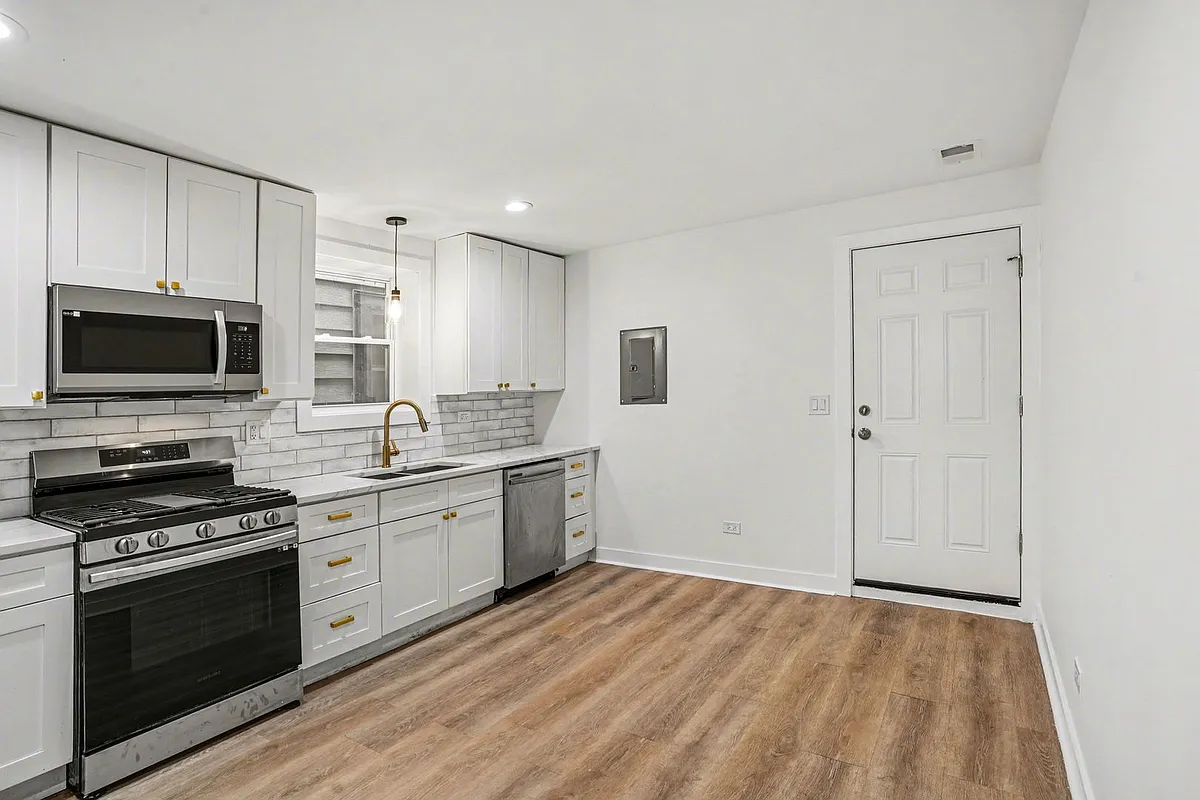 Building Photo - 2812 S Pulaski Rd #B