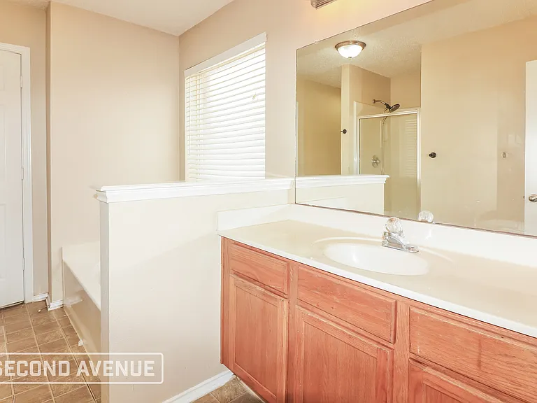 1017 La Mirada — Photo 10